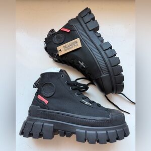 BRAND NEW - Palladium Black Chunky Sole Sneakers